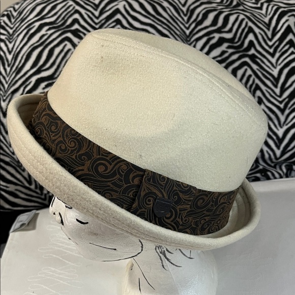 Goorin Bros Cream Hat with Patterned Brown Band - Picture 1 of 16